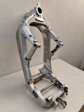 Zd4keu009js001496 Aprilia 2018 Rsv4 Rr Oem Main Frame Chassis Straight Nevada Salvage 17-20