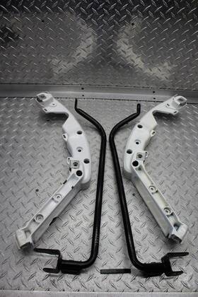 90201129eay Harley-davidson 2016 Street Glide Cvo Flhxse Saddlebag Mounting Bracket/cover