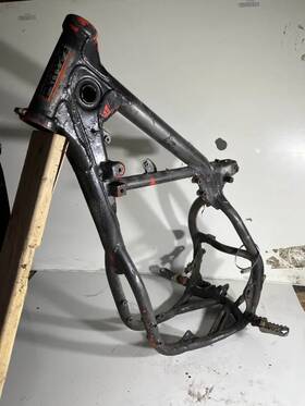 50100-ka5-682za Honda 1983 Cr480r Oem Main Frame Chassis Skeleton Shell