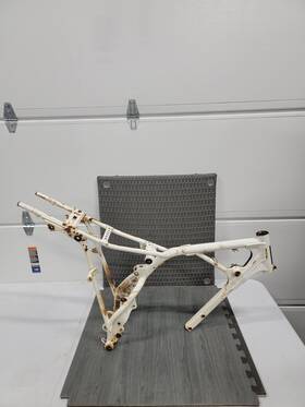 50100-kn4-a10za Honda 1999 Xr100 Xr 100 Oem Main Frame Chassis Vintage Motorcycle White 50100-kn4-a10za Honda 1999 Xr100 Xr 100 Oem Main Frame Chassis Vintage Motorcycle White
