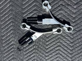 29-300 Ilium Works Highway Gripper Peg Kit For Bmw R1250gs R1250gsa With Oem Engine Bar