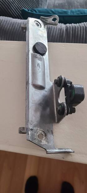 11053-1721 Kawasaki 2005 2006 Zx6r Zx636 Ninja Front Seat Bracket And Tip Over Sensor Oem