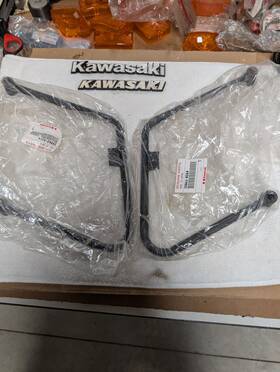 35063-0264 Kawasaki Nos 2006-19 Vulcan Vn900d Classic Lt Saddlebag Mounting Bracket Pair