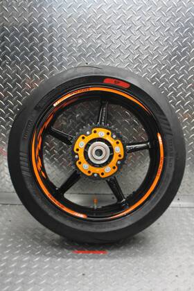 17xmt6.00 Ktm 2196912 2015 1190r Rc8r Rear Brembo Rim And Pirelli Tire 190/55zr17 Straight 17xmt6.00 Ktm 2196912 2015 1190r Rc8r Rear Brembo Rim And Pirelli Tire 190/55zr17 Straight