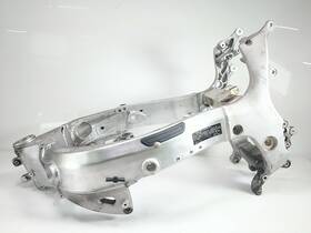 1k86 Suzuki 99 07 Hayabusa Gsx1300r Main Frame Chassis Damaged Slvg