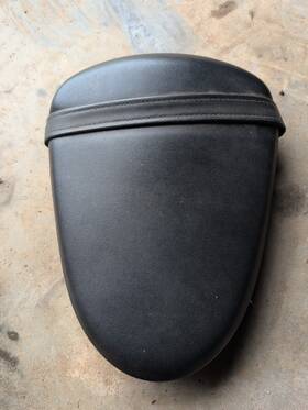 45300-21h01-6by Suzuki 2007 2008 Gsxr1000 Rear Seat Passenger Back Cushion Black Stock Oem 45300-21h01-6by Suzuki 2007 2008 Gsxr1000 Rear Seat Passenger Back Cushion Black Stock Oem