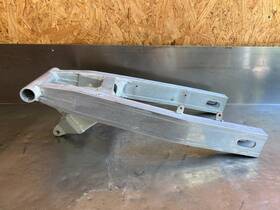 61000-06b00 Suzuki 86 87 88 Gsxr 1100 Swingarm Assy Aluminum E5699 61000-06b00 Suzuki 86 87 88 Gsxr 1100 Swingarm Assy Aluminum E5699