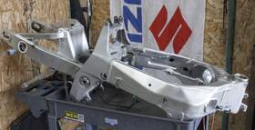 Js1gr7ha432102074 Suzuki 2003 Gsxr 750 Frame And Swingarm. Local Pickup Pa Only. Bos