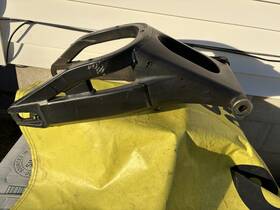 1059080 Yamaha 2002 Yzf R1 Yzfr1 Rear Swing Arm