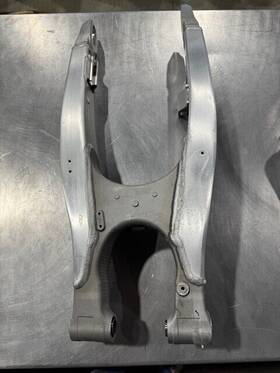 1sl-22110-01-00 Yamaha Oem Swingarm