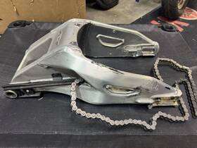2cr-22110-10-00 Yamaha Used Oem 2015 15-18 Yzf R1m Swingarm Rear Arm