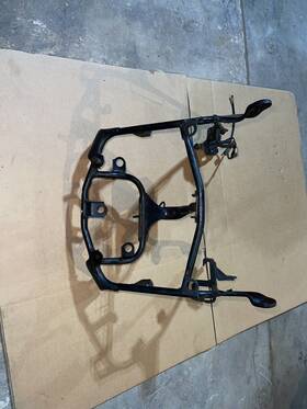 2kt283560000 Yamaha Fz750 1987 1988 Front Fairing Bracket Holder Stay 2kt283560000 Yamaha Fz750 1987 1988 Front Fairing Bracket Holder Stay