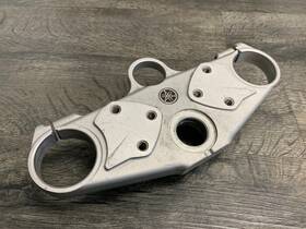 5jw-23435-01-00 Yamaha 2003-2005 Fjr1300 Oem Upper Fork Holder Clamp Tree Bracket