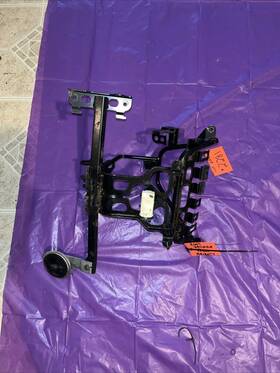5ru-2111b-20-00 Yamaha 2005-2015 Majesty 400 Yp400 Lower Front Subframe Frame Mount Lot 2281