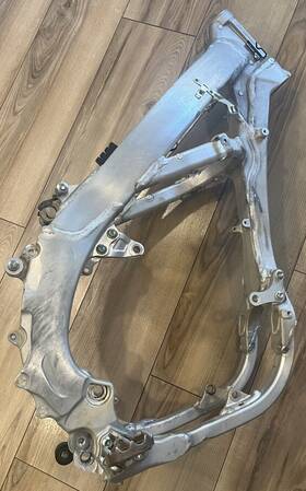 B2w-21101-00-00 Yamaha 2019 Yz450f Oem Frame Chassis 2019-2022. # 3285 B2w-21101-00-00 Yamaha 2019 Yz450f Oem Frame Chassis 2019-2022. # 3285