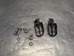 2006 Yamaha YZ250F Footpegs 5XE-27411-02-00 5XE-27421-02-00 B. Fixed Price $25.00.